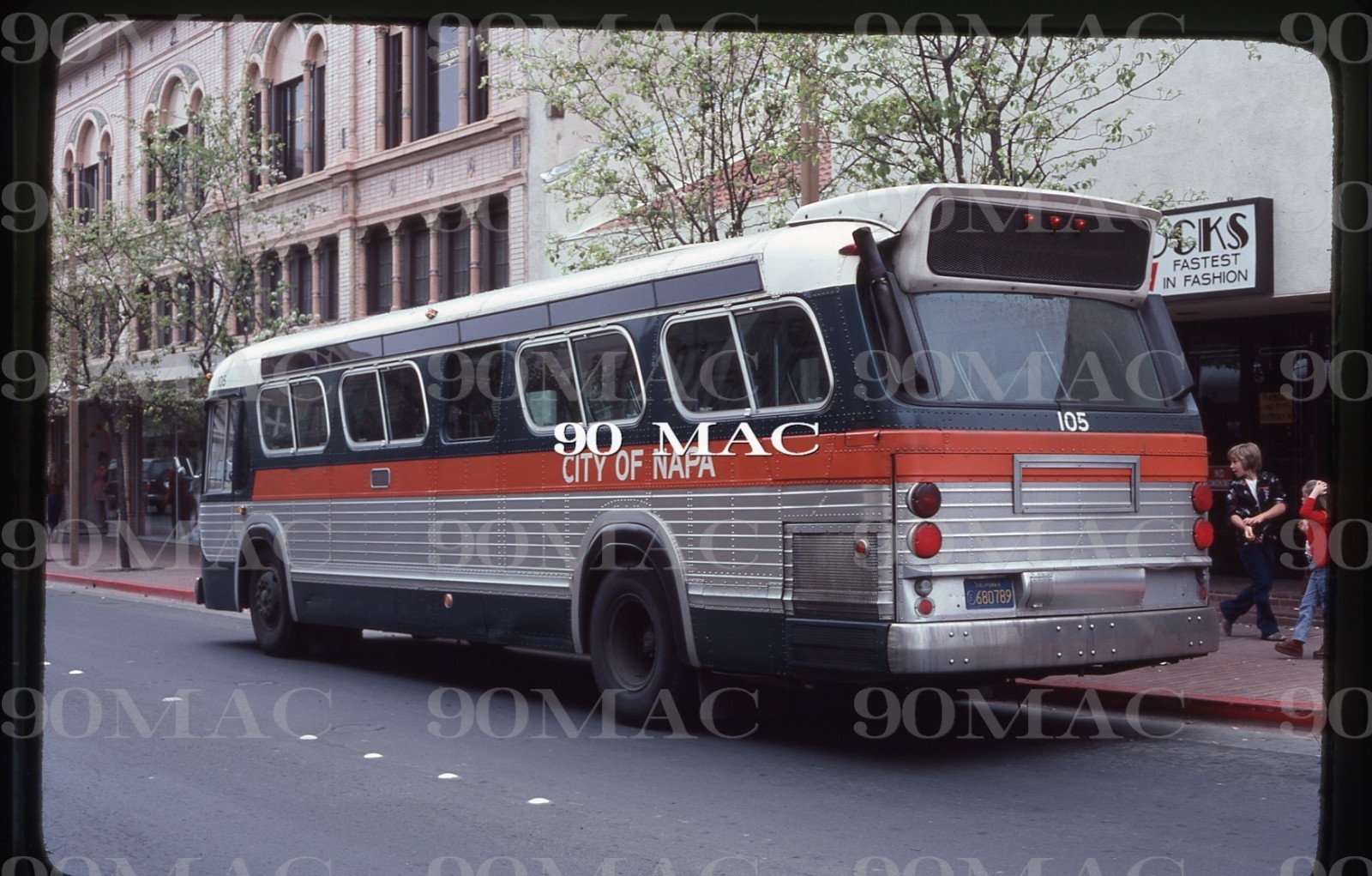 NAPA VALLEY TRANSIT. GM COACH BUS #105. Napa (CA). 2 Original Slides 1979.