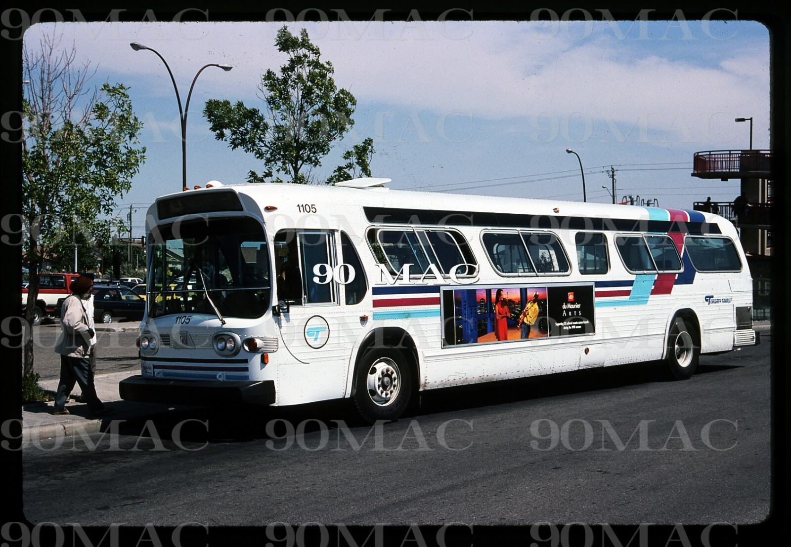 CALGARY TRANSIT. GMDD BUS #1105. Calgary (AB). Original Slide 1998.