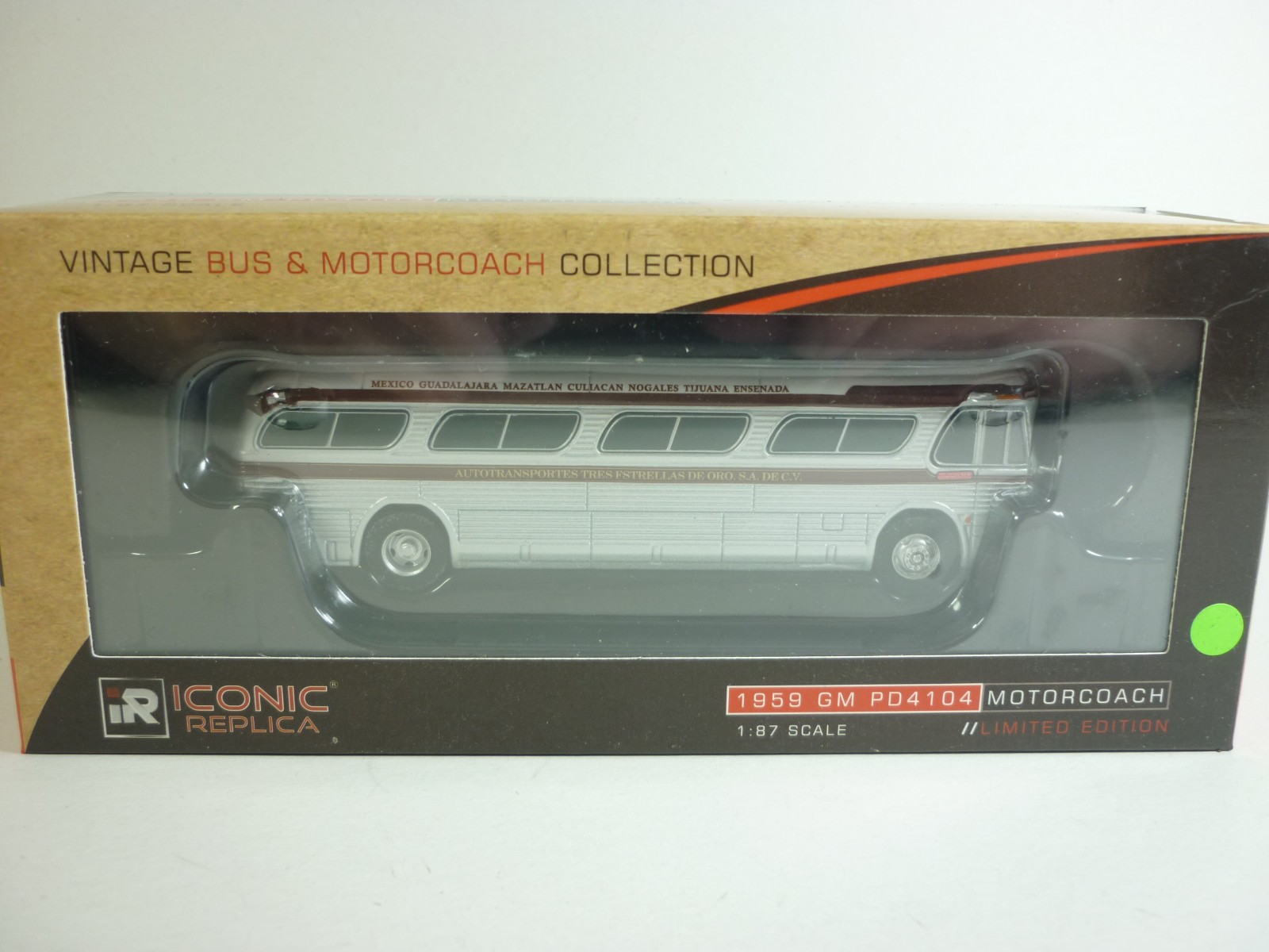 Iconic Replicas 1:87 1959 General Motors PD4104 Bus TRES ESTRELLAS USA