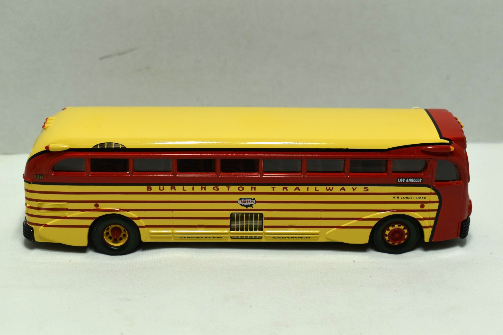 Corgi Classics Burlington Trailways 98465 Yellow Coach 743 Diecast Bus
