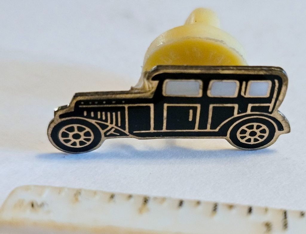 Vintage Antique Classic Car ~ Sedan ~Enamel Lapel Hat Pin ~ 80’s
