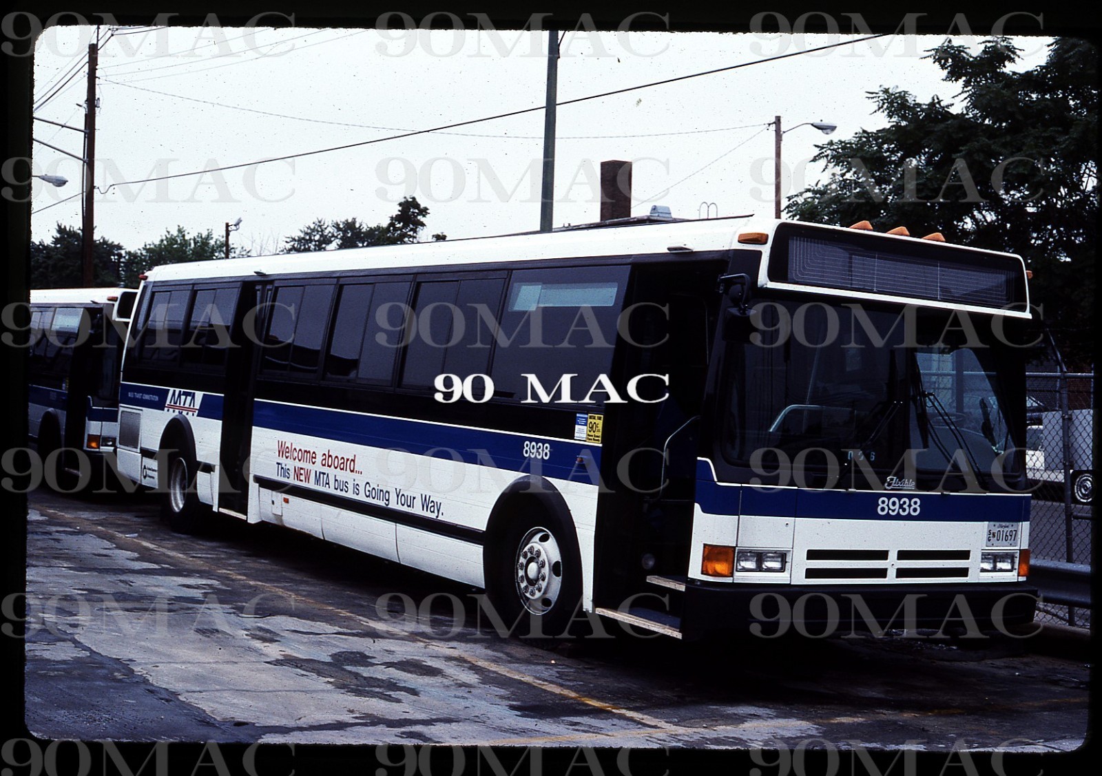 BALTIMORE MTA. NEW FLXIBLE BUS #8938. Baltimore (MD). Original Slide 1989.