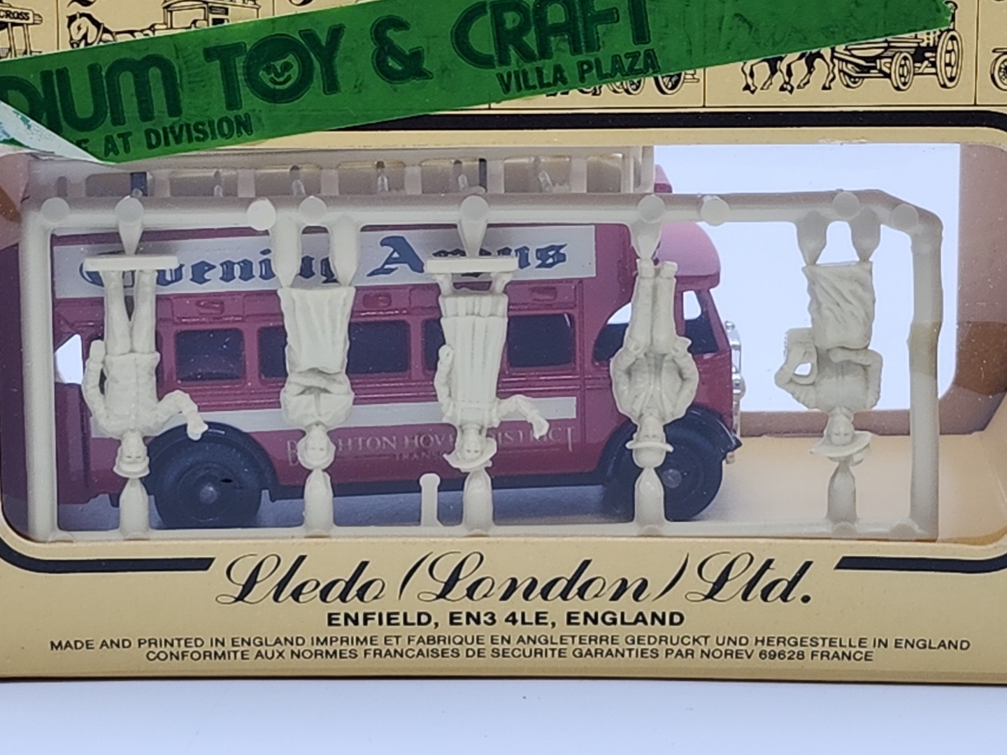 Lledo Diecast Days Gone Evening Argus Bus w/ People Brighton Howe District Box