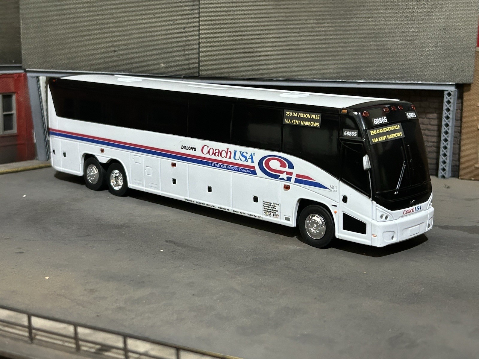 1/50 MCI J4500 Dillon’s Coach USA Custom Bank Bus Model