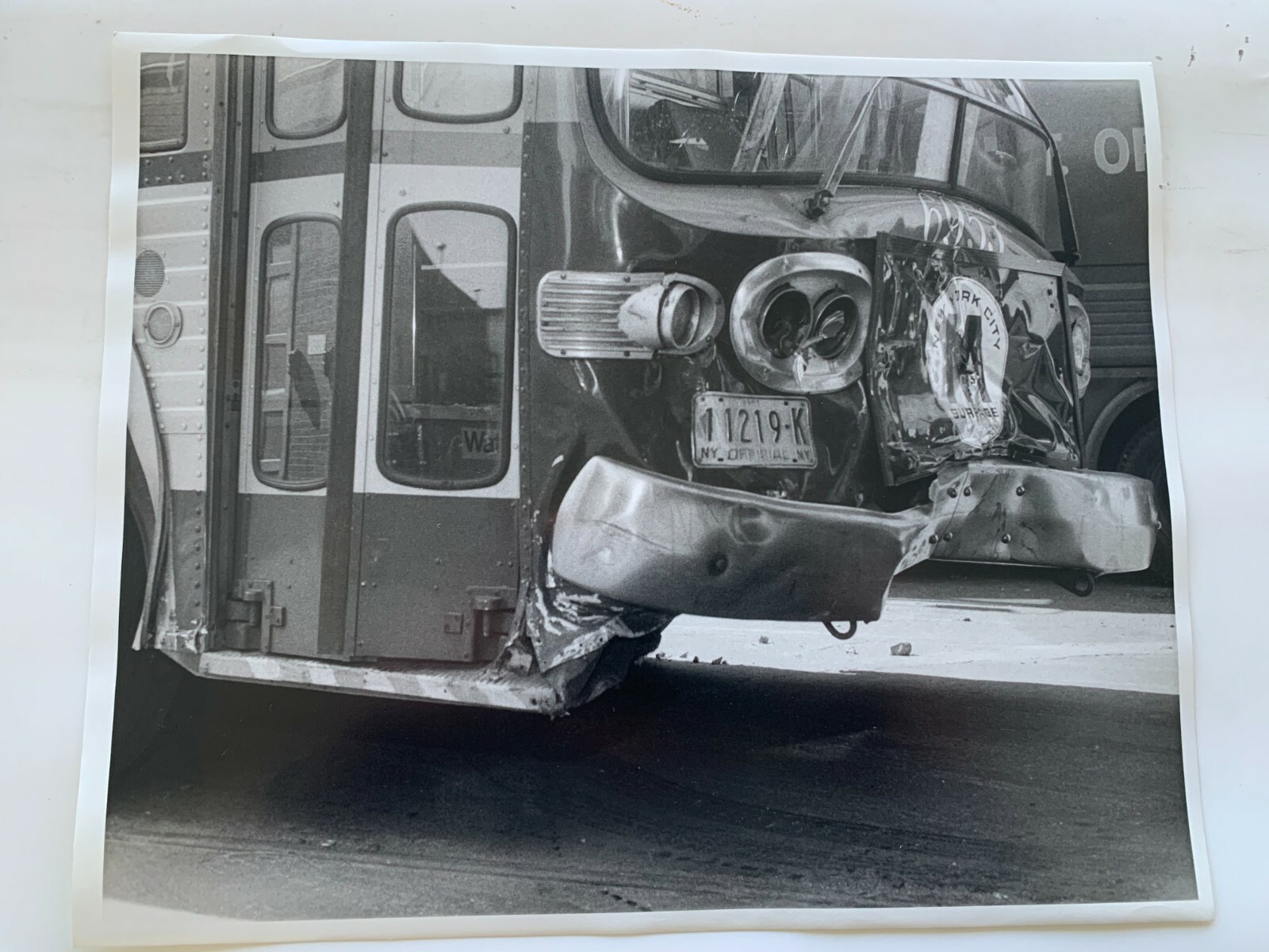8X10 NYCTA NY NYC BUS CRASH ACCIDENT BLACK & WHITE CLOSEUP SURFACE TRANSIT 1976