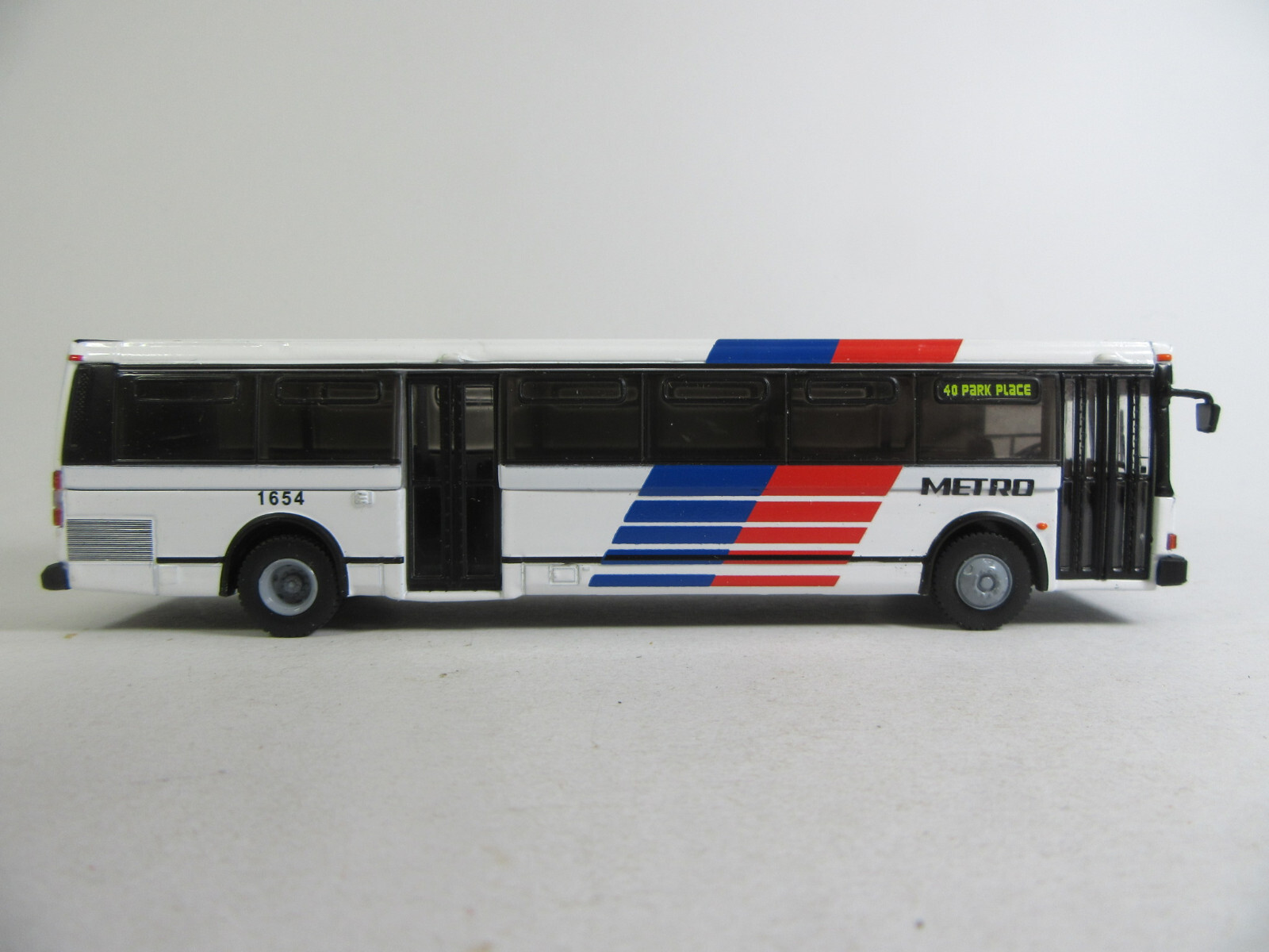 Iconic Replicas 1:87 1980 Grumman 870 Transit Bus Houston Texas USA