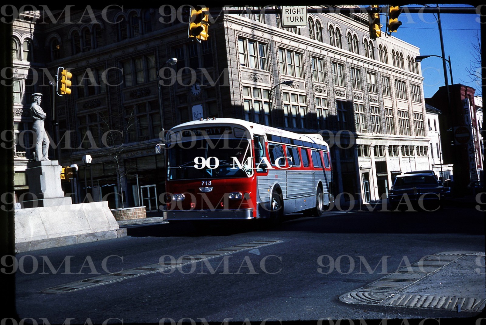 RED ROSE TRANSIT AUTHORITY. FLXIBLE BUS#713. Lancaster(PA). Original Slide 1977.