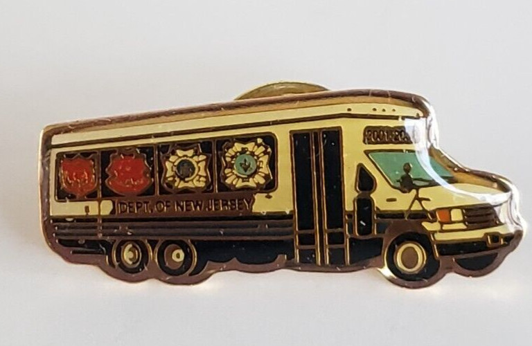 2001 2002 Dept of New Jersey Transit Bus Gold Tone Lapel Tie Pin 1-1/4″ in Bag