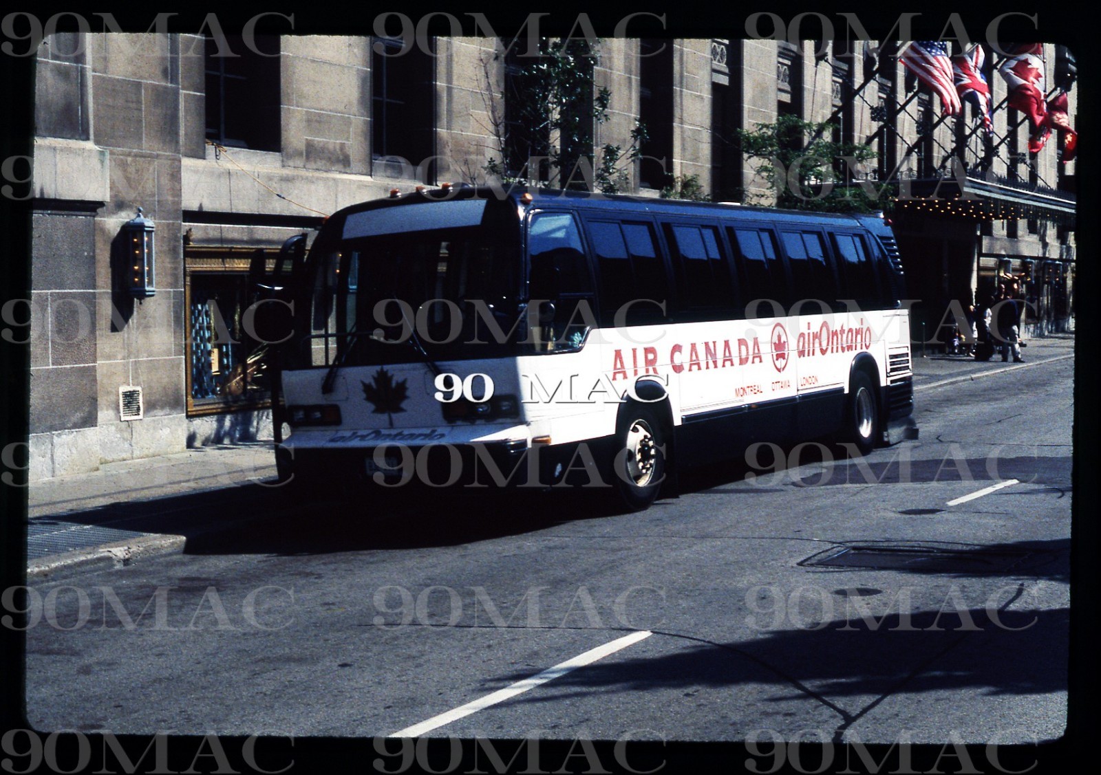 AIR CANADA. GM RTS BUS. Toronto (ON). Original Slide 2000.
