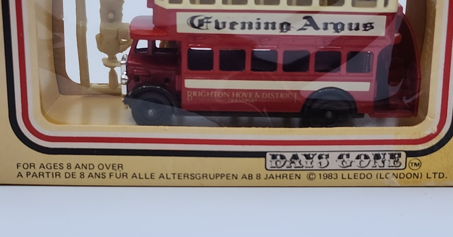 Lledo Diecast Days Gone Evening Argus Bus w/ People Brighton Howe District Box