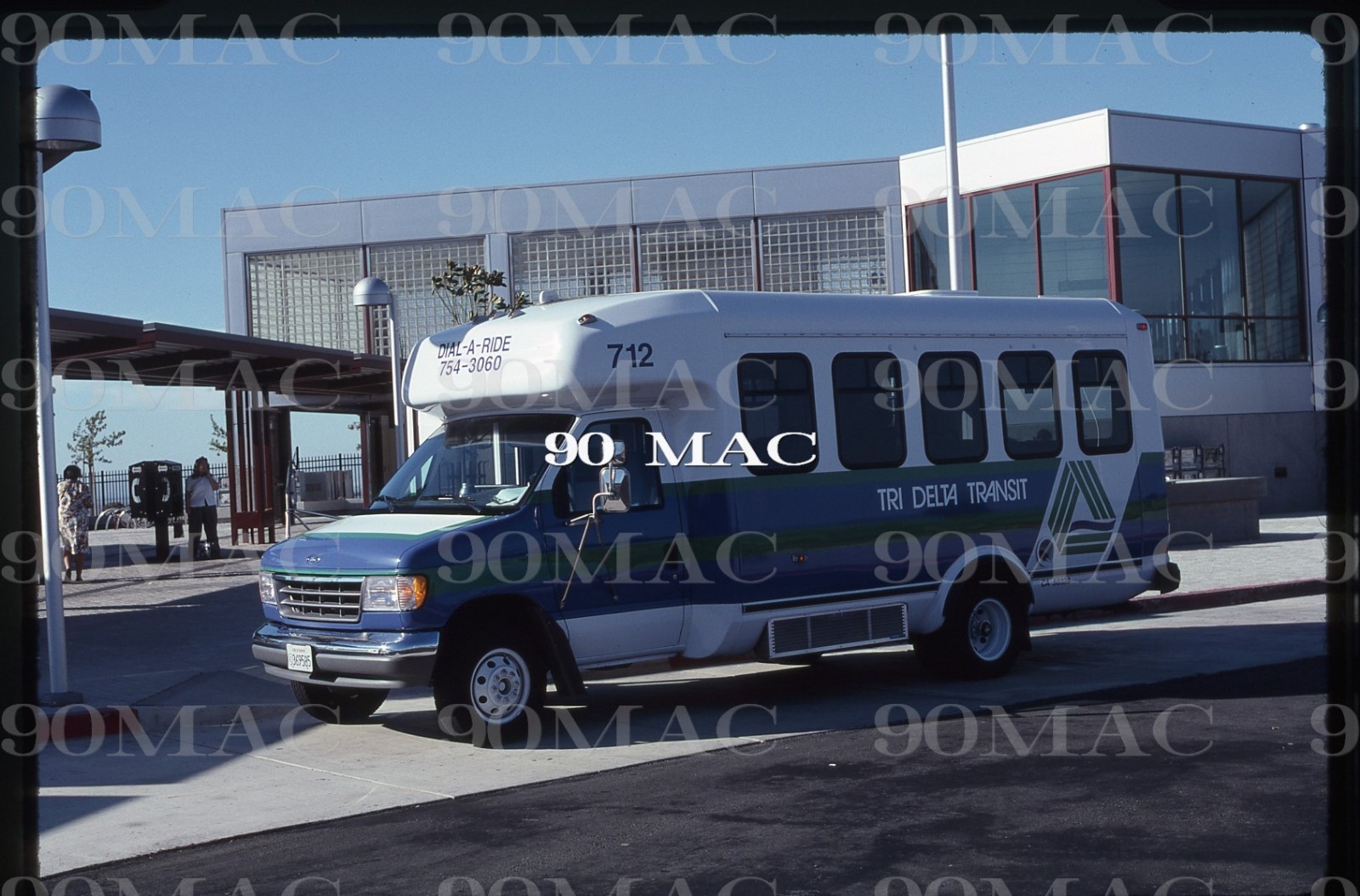 TRI DELTA TRANSIT. FORD DAR BUS #712. Antioch (CA). Original Slide 1997.
