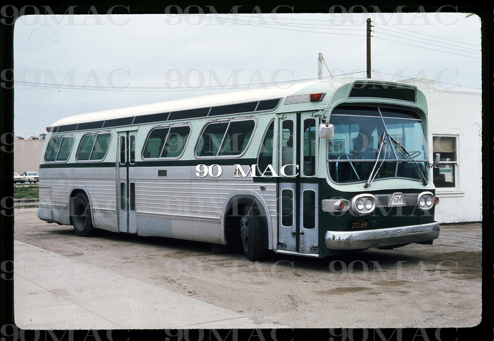 SALINAS TRANSIT SYSTEM. GM BUS #205. Salinas (CA). Original Slide 1974.