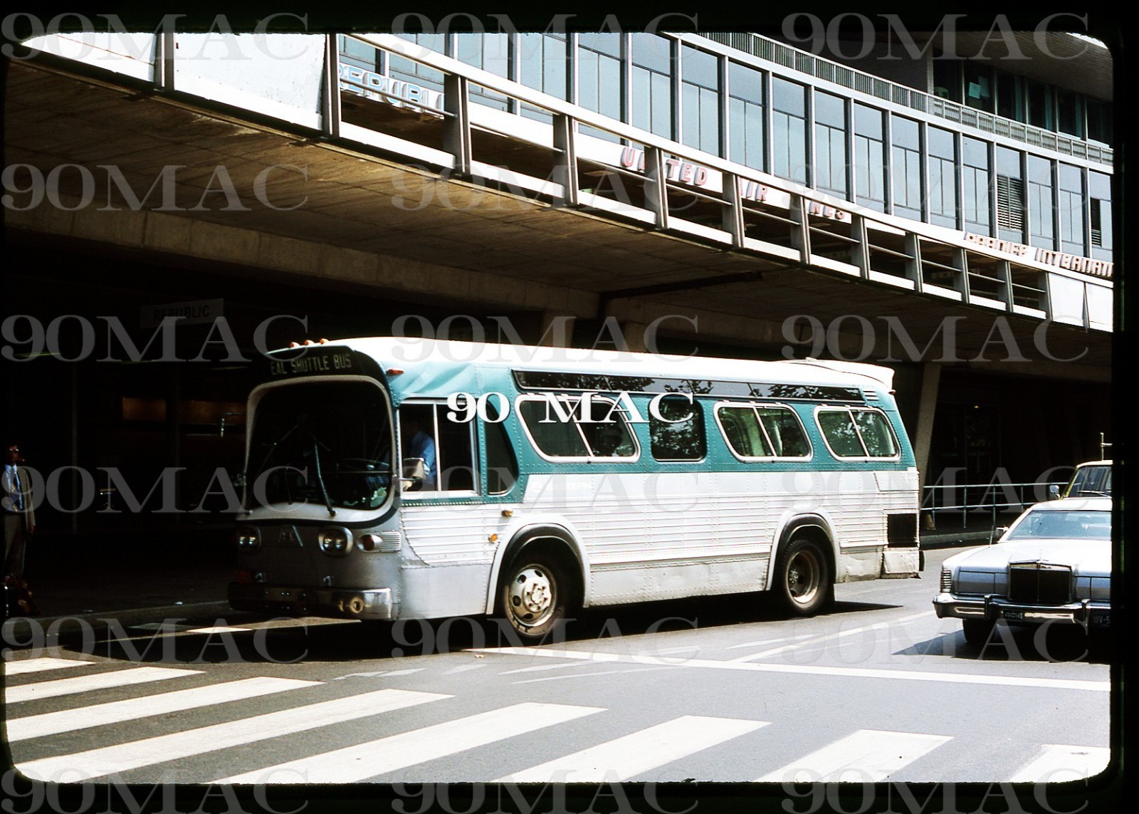 EASTERN AIRLINES SHUTTLE. GM COACH BUS. LaGuardia (NY). Original Slide 1979.