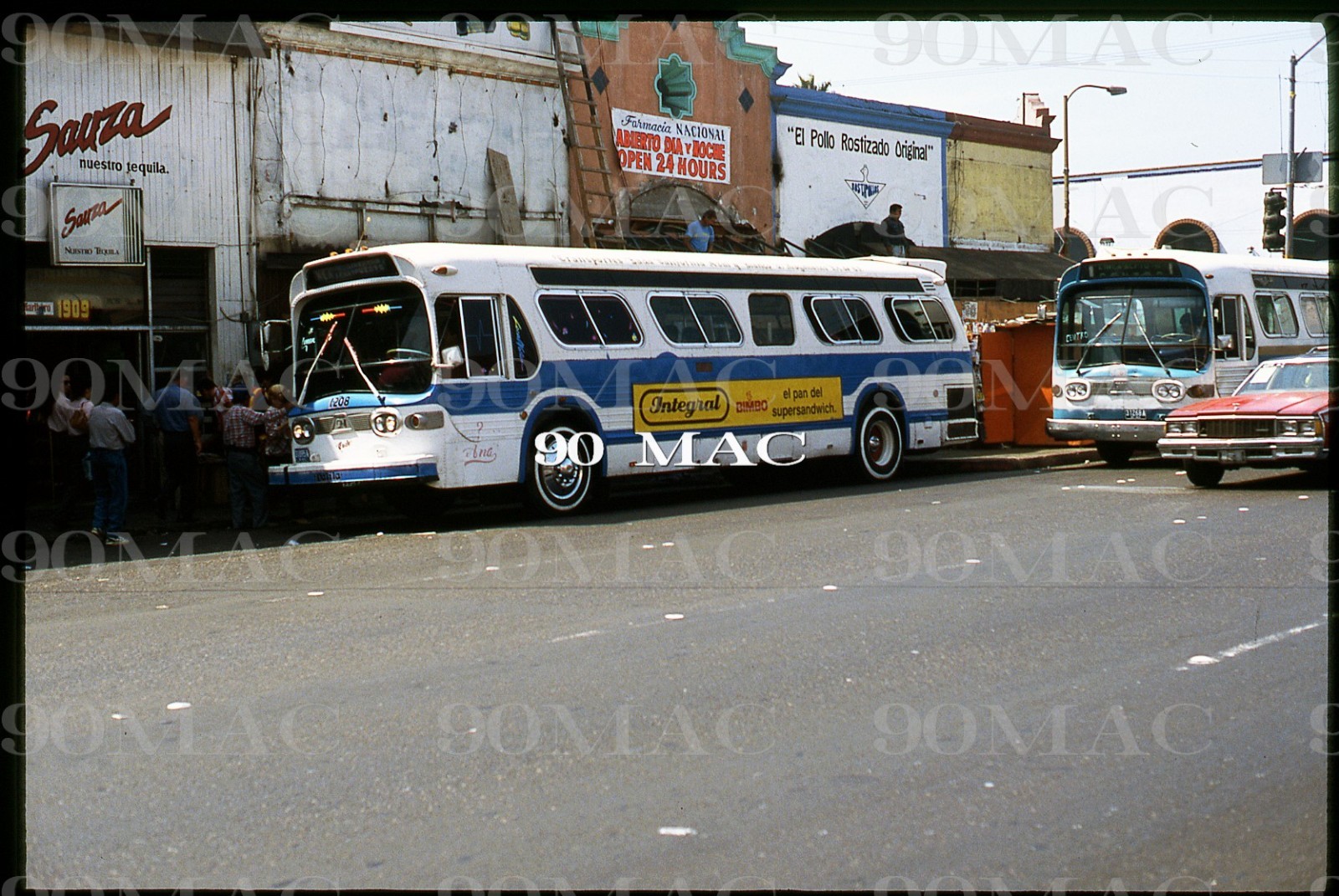 AZUL y BLANCO. GM COACH BUS #1208. Tijuana (MX). Original Slide 1992.