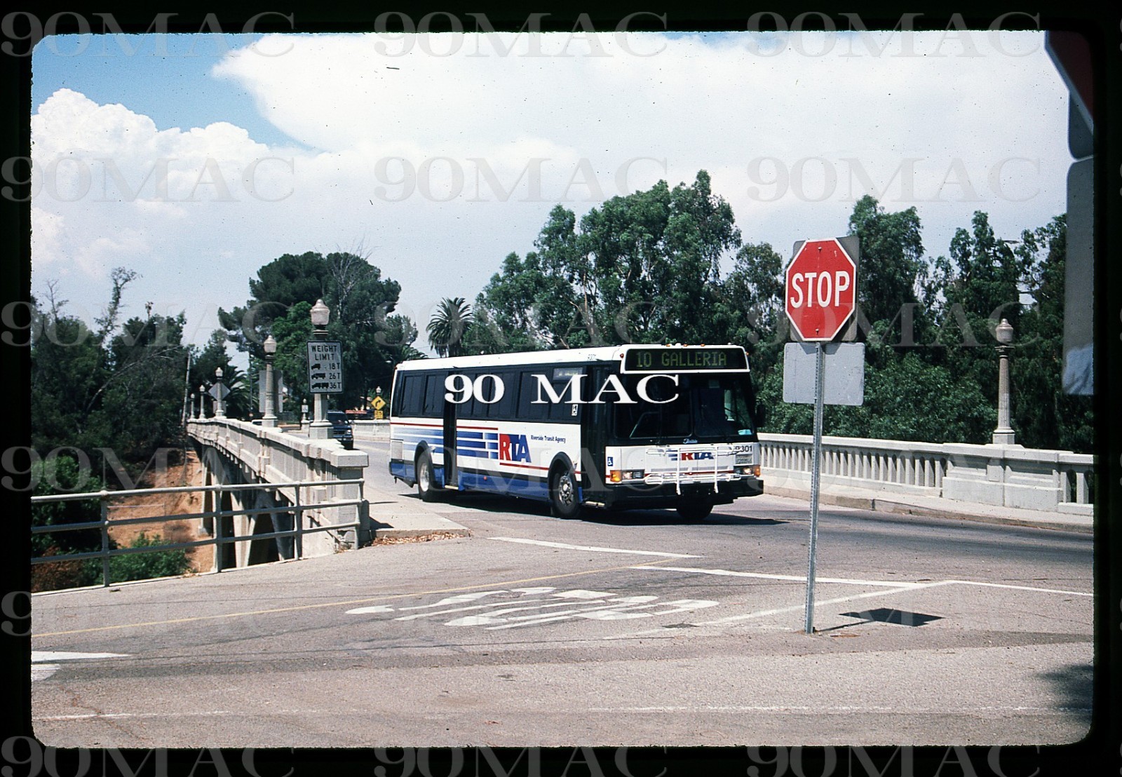 RIVERSIDE TRANSIT. FLXIBLE BUS #9301. Riverside (CA). 3 Original Slides 1994.