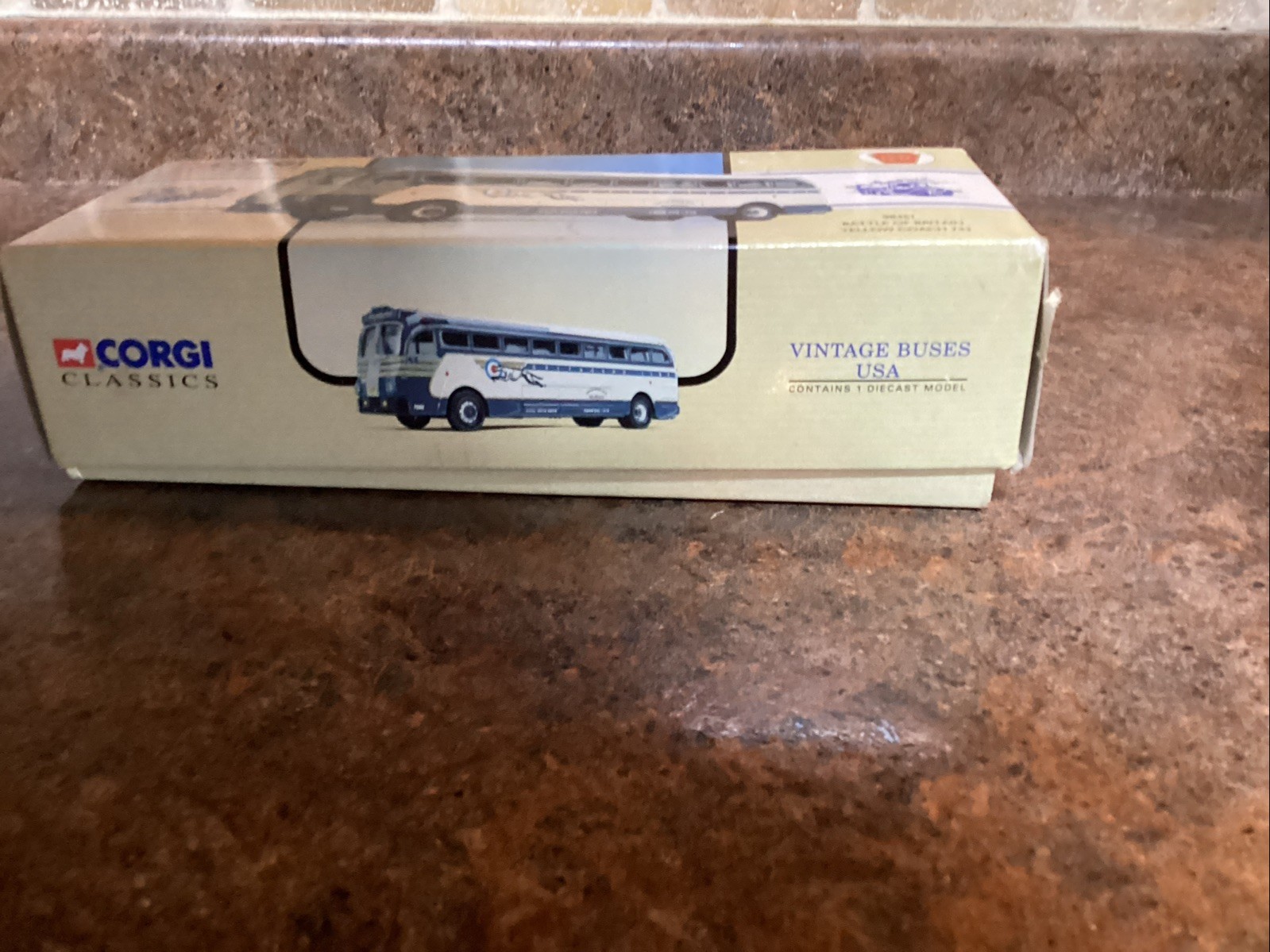Corgi Classics Battle Of Britain 98461 Yellow Coach 743 Diecast Bus