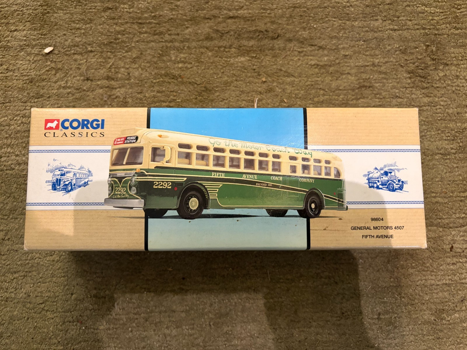1:50 Corgi 98604 Fifth Avenue General Motors 4507 Bus Model NIB