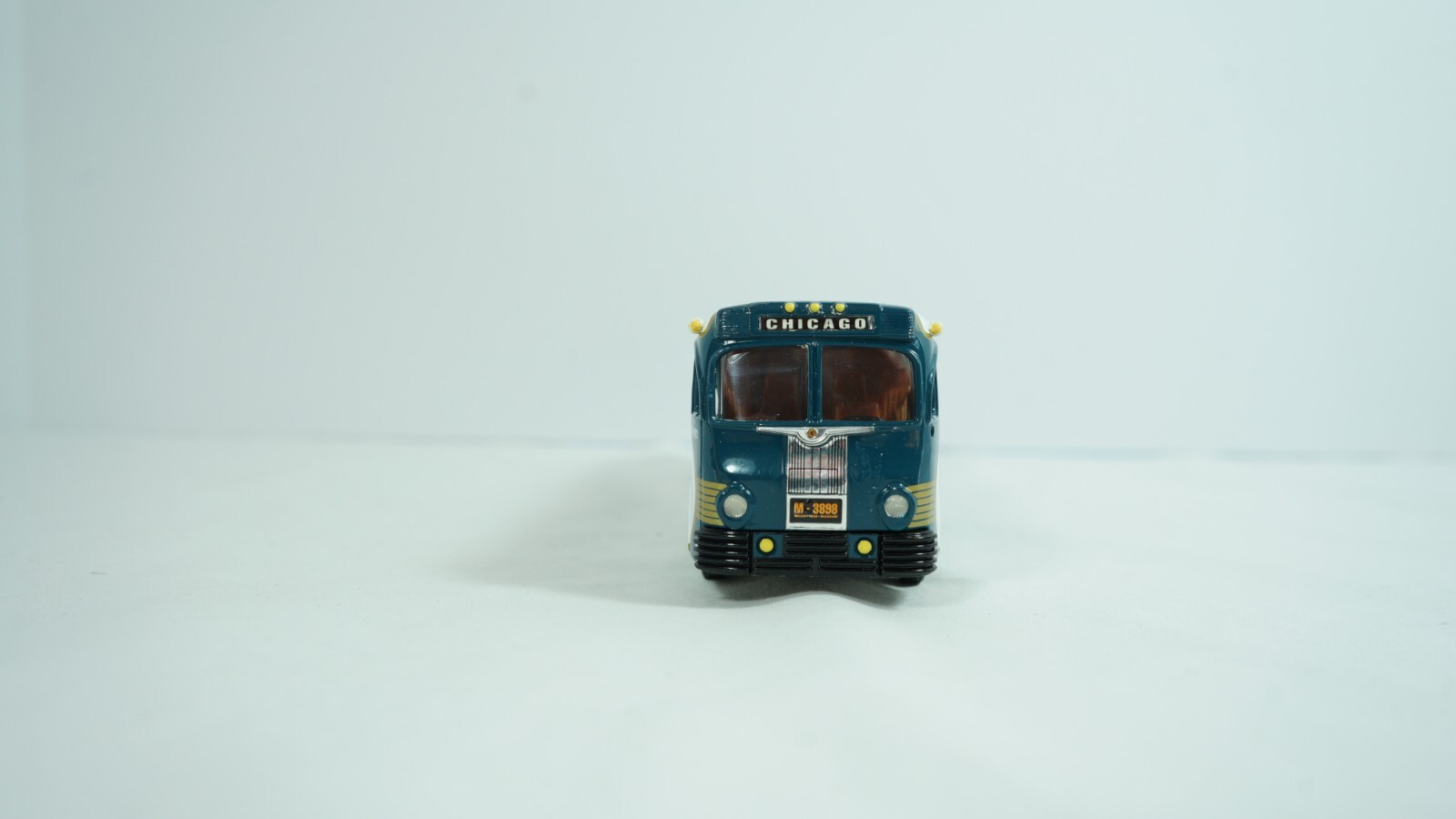 Corgi Classics Yellow Coach 743 Greyhound Lines Vintage Bus Item 98462 NEW HO1