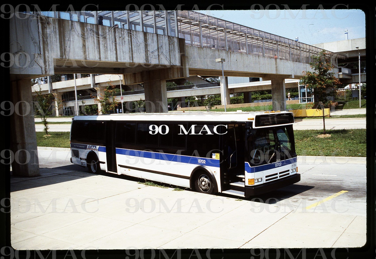 BALTIMORE MTA. FLXIBLE BUS #8702. Baltimore (MD). Original Slide 1987.