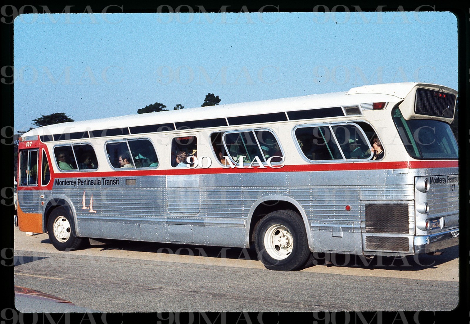 MPT. GM COACH BUS #107. Monterey (CA). Original Slide 1977. (B)