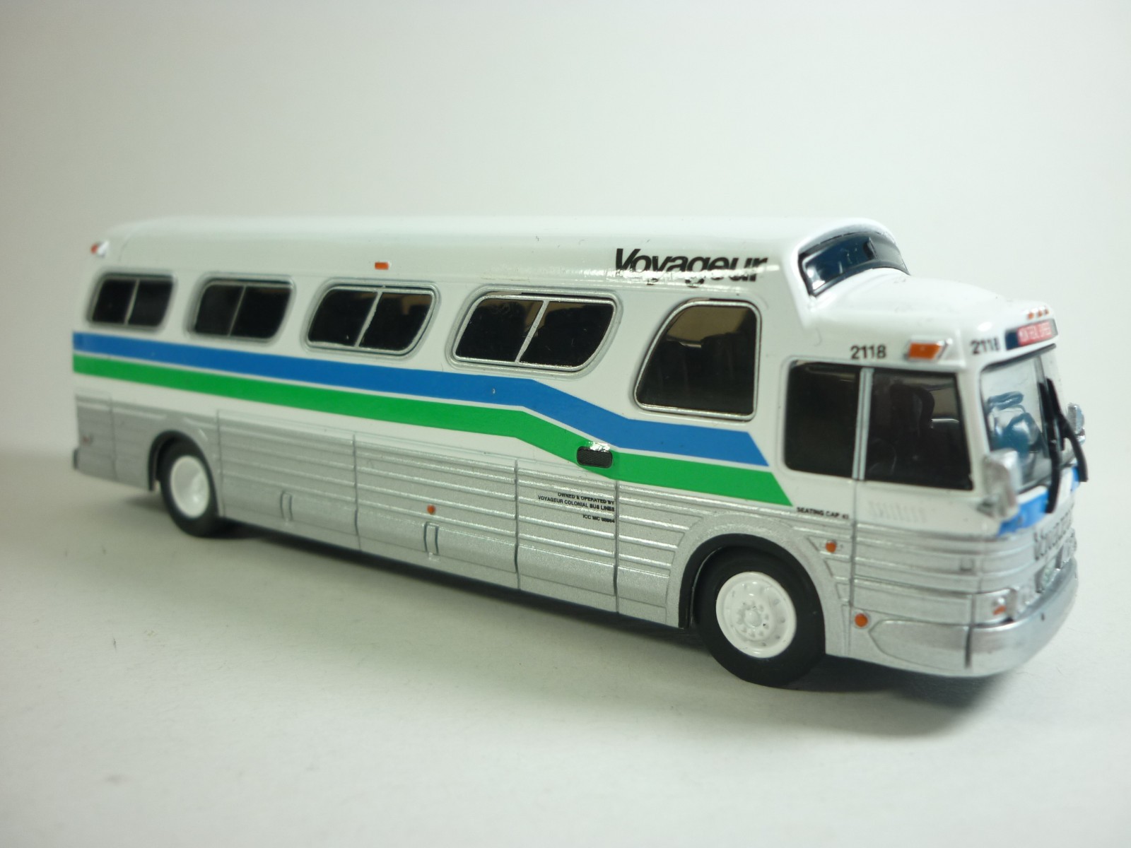 Iconic Replicas 1:87 1966 GM PD4107 Buffalo Coach Bus, White, China