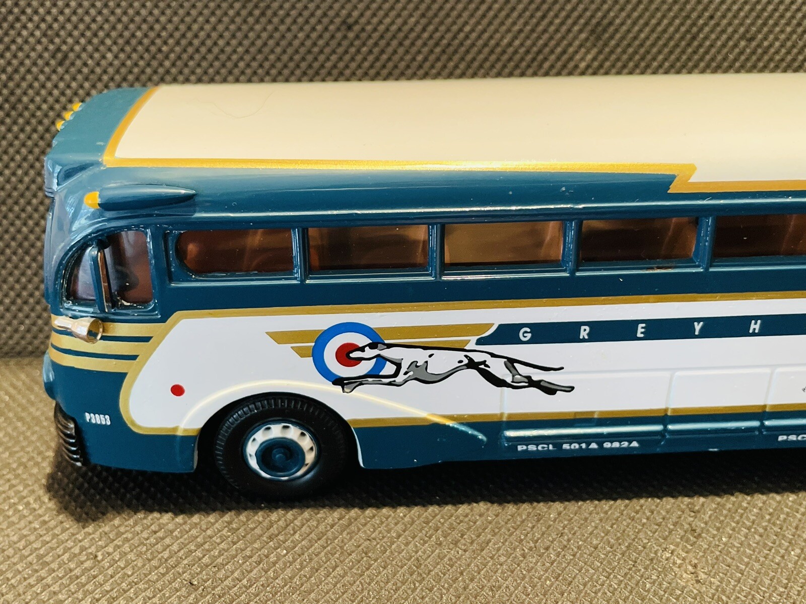 CORGI Yellow Coach 1936 Greyhound Lines – No. 1675 – Pennsylvania Line – NOS