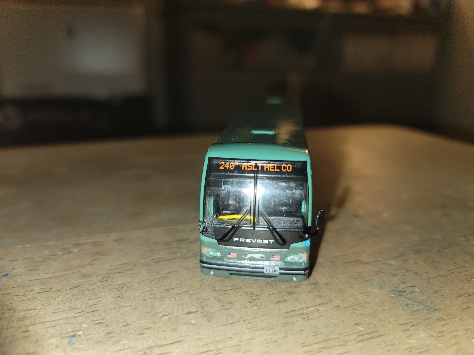 Greyhound Prevost X-345 Bus Tribute to Heroes Missing Mirror 1/87 Scale Iconic