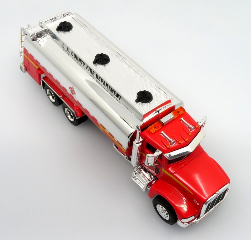 Iconic Replicas 1:64 Peterbilt 385 Remote Refueling Tanker: LA Co Fire Dept