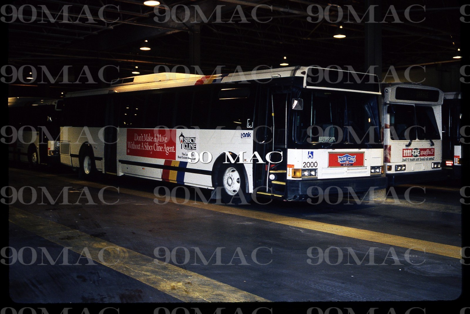 TANK. FLXIBLE METRO BUS #2000. Covington (KY). Original Slide 1997. (A)