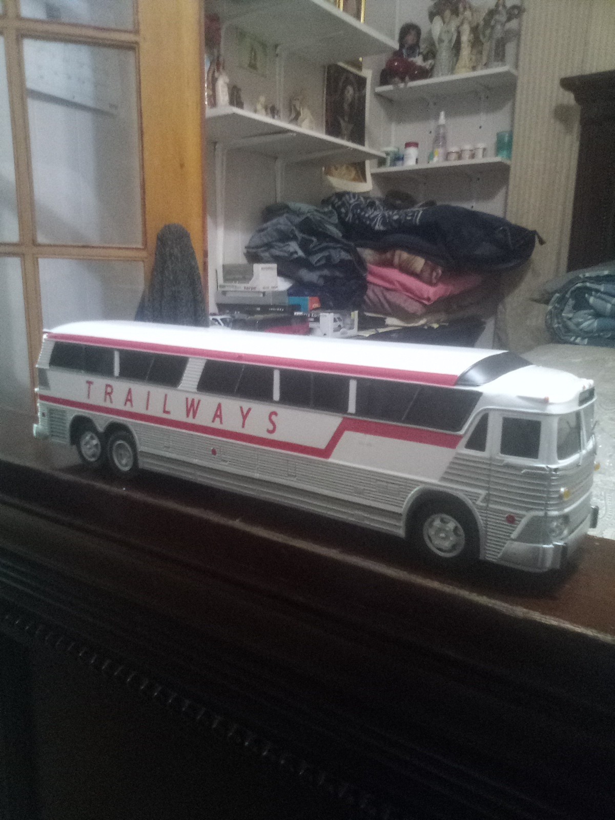 1:43 Vector MCI 7 Trailways Coach Buses (RARE)