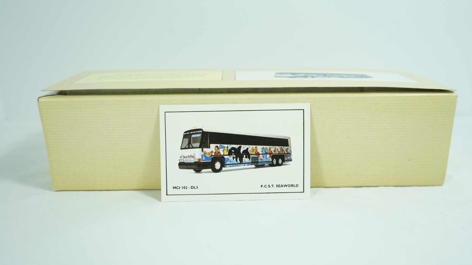 Corgi 1/50 Diecast MCI 102 DL3 Seaworld PCST Coach Bus Item 98652 NEW F1D