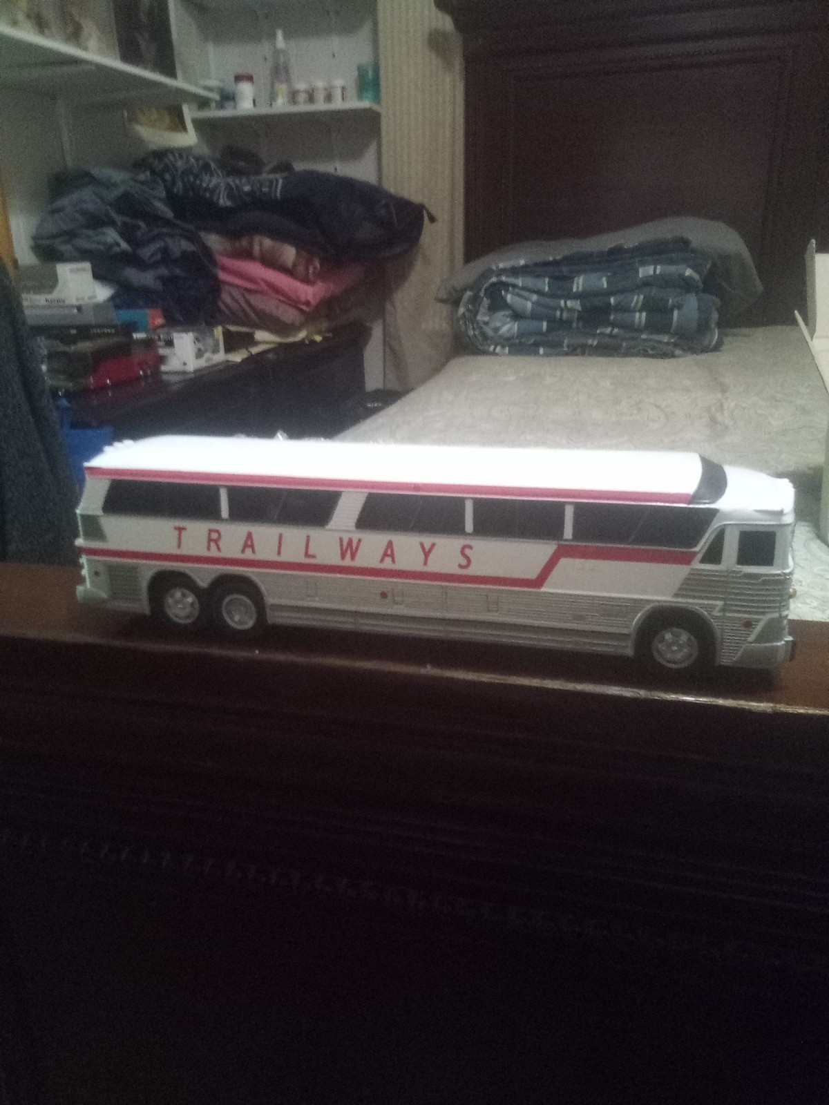 1:43 Vector MCI 7 Trailways Coach Buses (RARE)