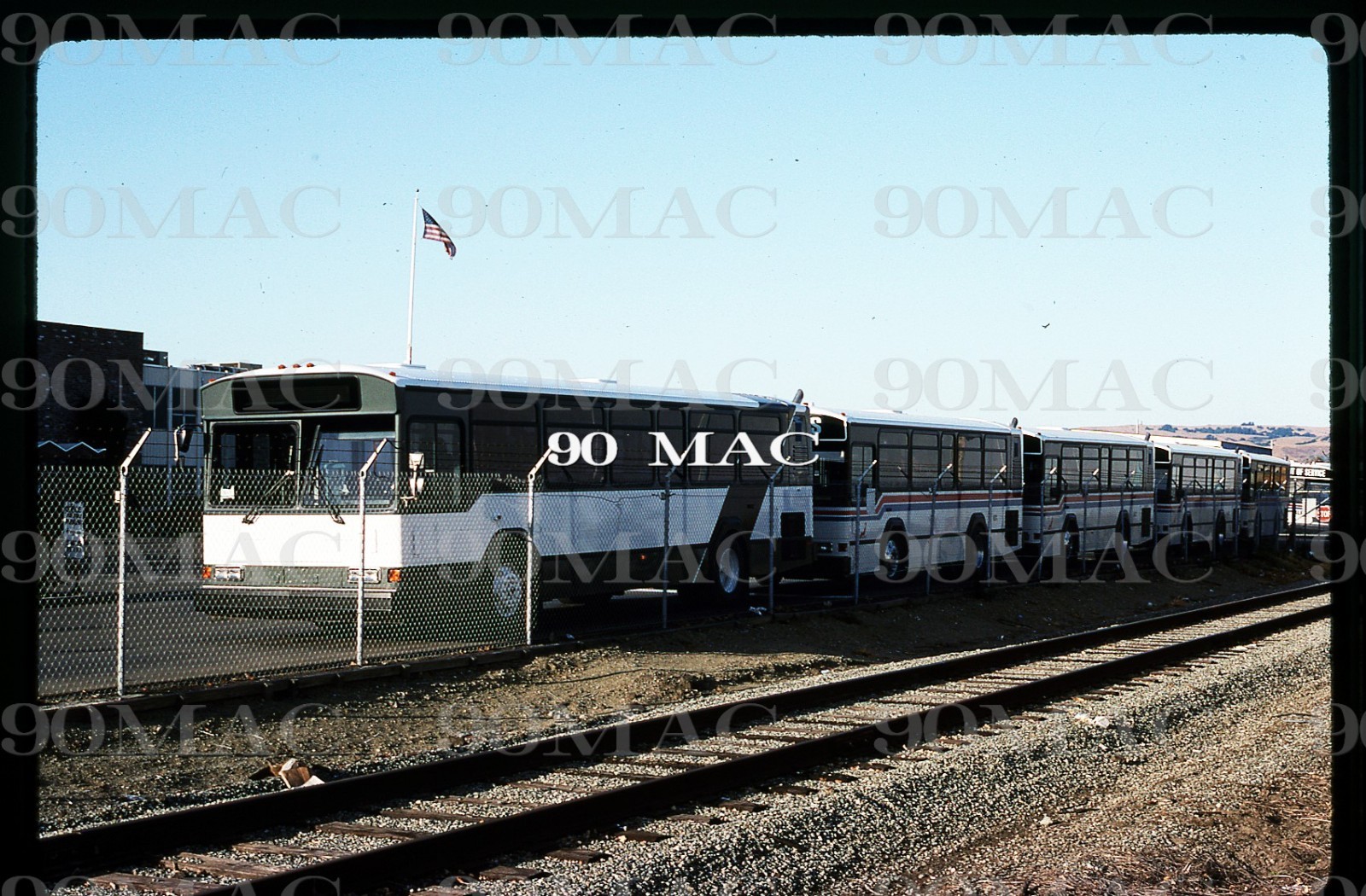 GILLIG BUS FACTORY. Hayward (CA). 2 Original Slides 1989/92. (AH-AI)