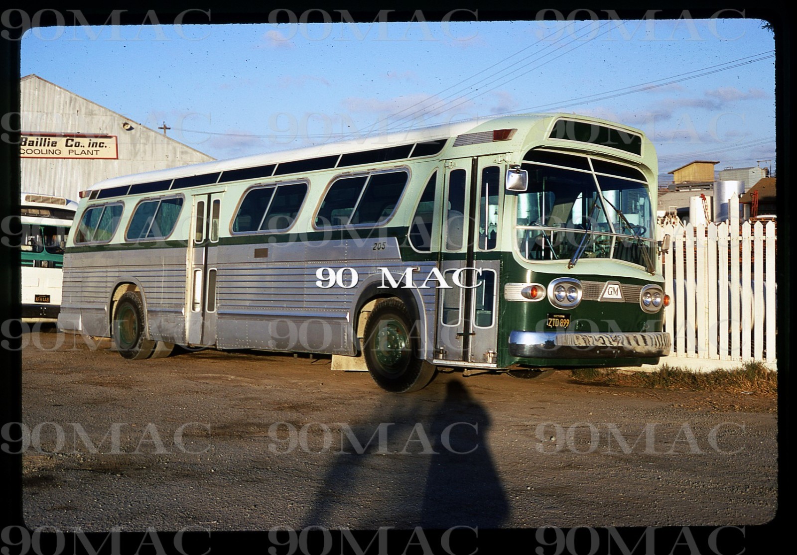 SALINAS TRANSIT SYSTEM. GM BUS #205. Salinas (CA). Original Slide 1971. (B)