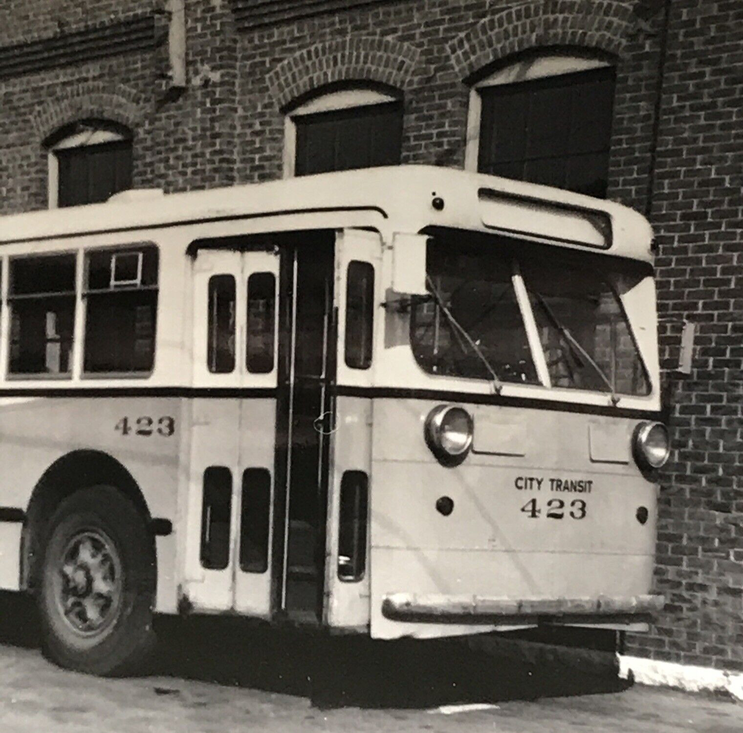 Trackless Trolley City Transit Lines CTL Dayton Ohio Bus #423 B&W Photograph