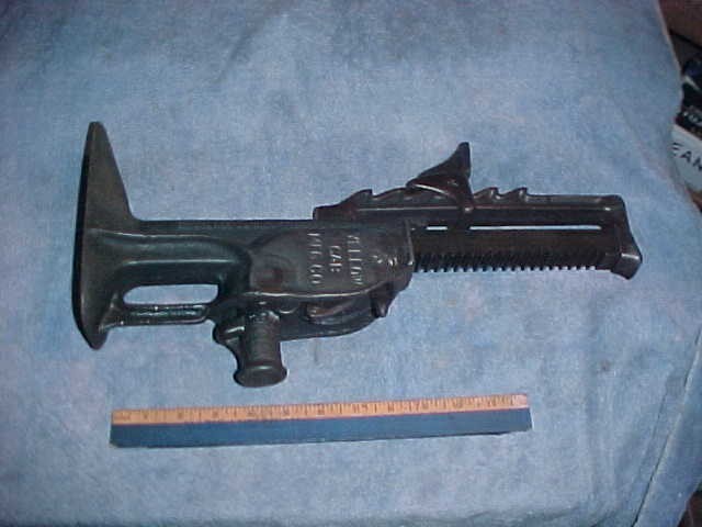 Antique Yellow Cab Iron Jack 10”-17” Simplex No.141 All Original Works Taxi Auto