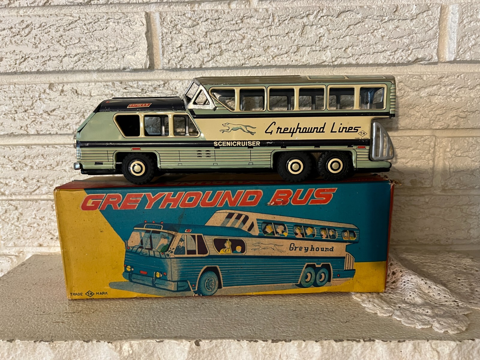 Antique Nomura (Japan) Tin Friction w siren 11″ Greyhound SceniCruiser c box