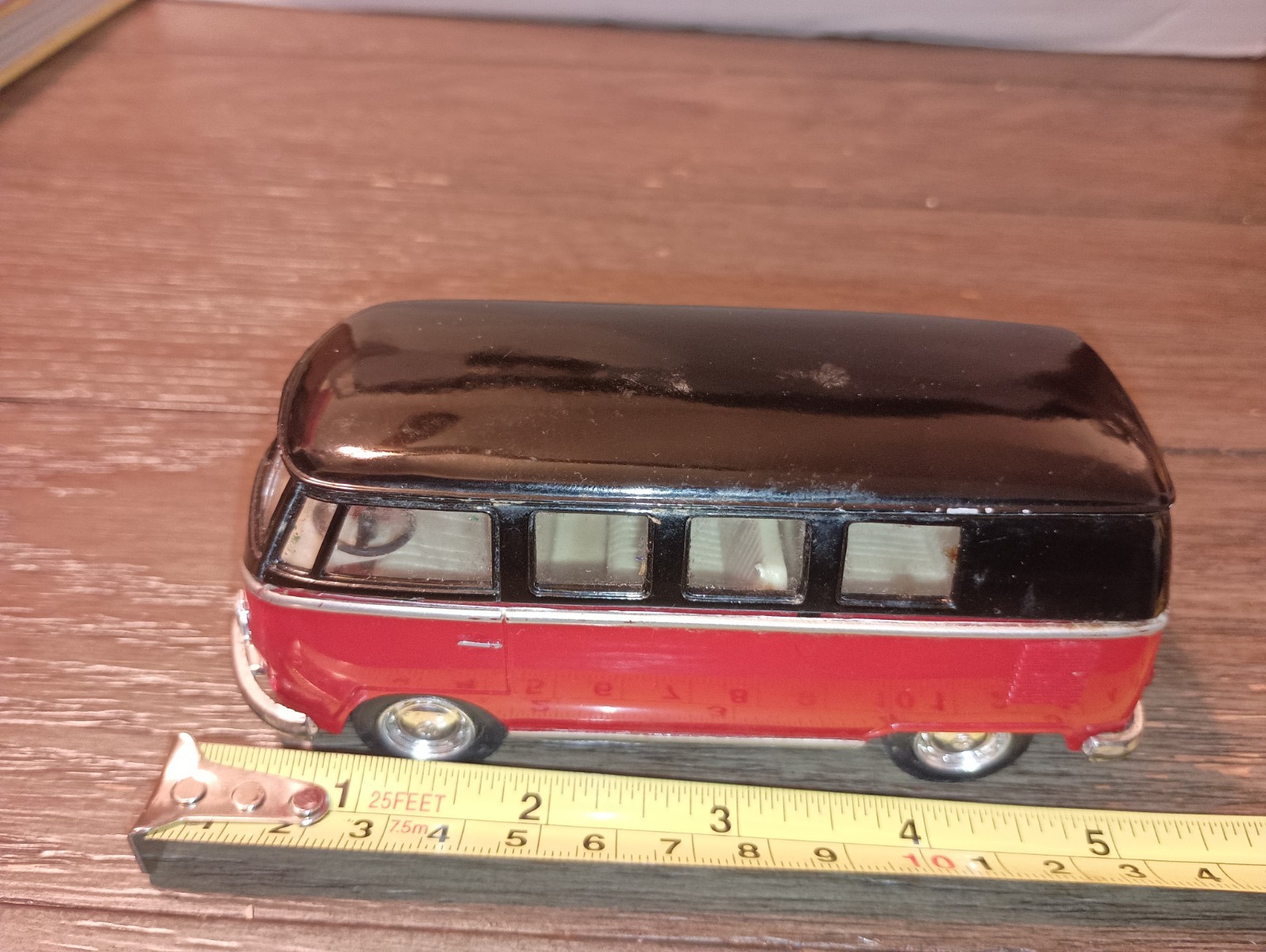 Kinsmart 1962 Volkswagen Classical Bus 1/32