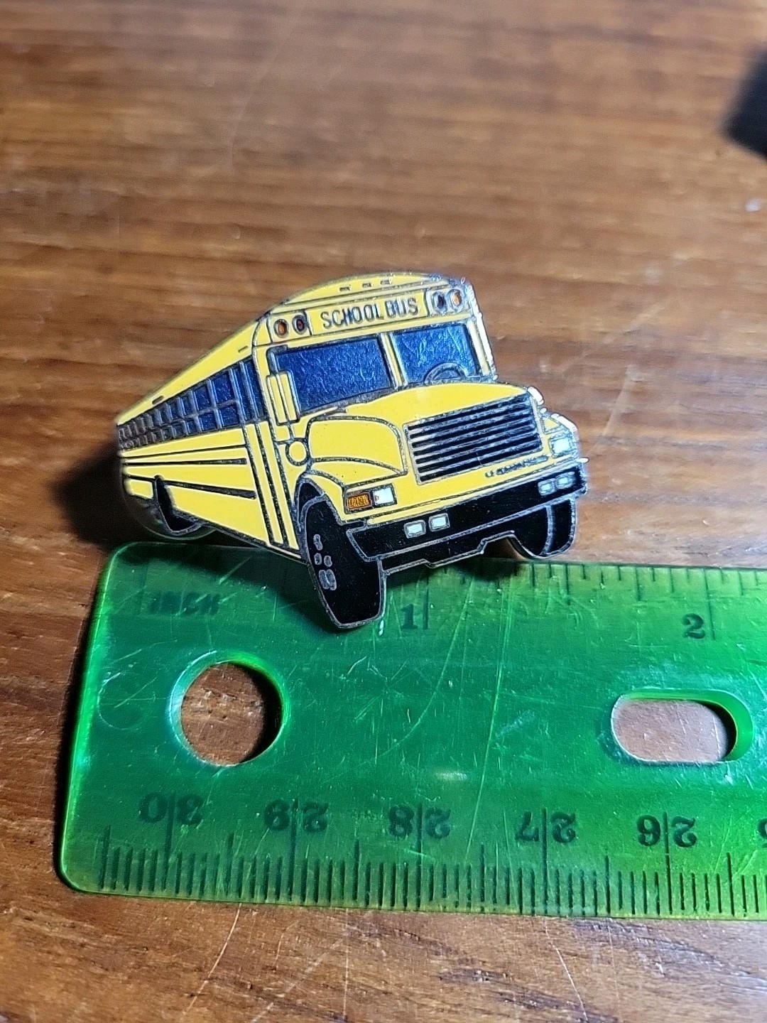Pre-Owned Vintage American Yellow School Bus enamel lapel pin badge