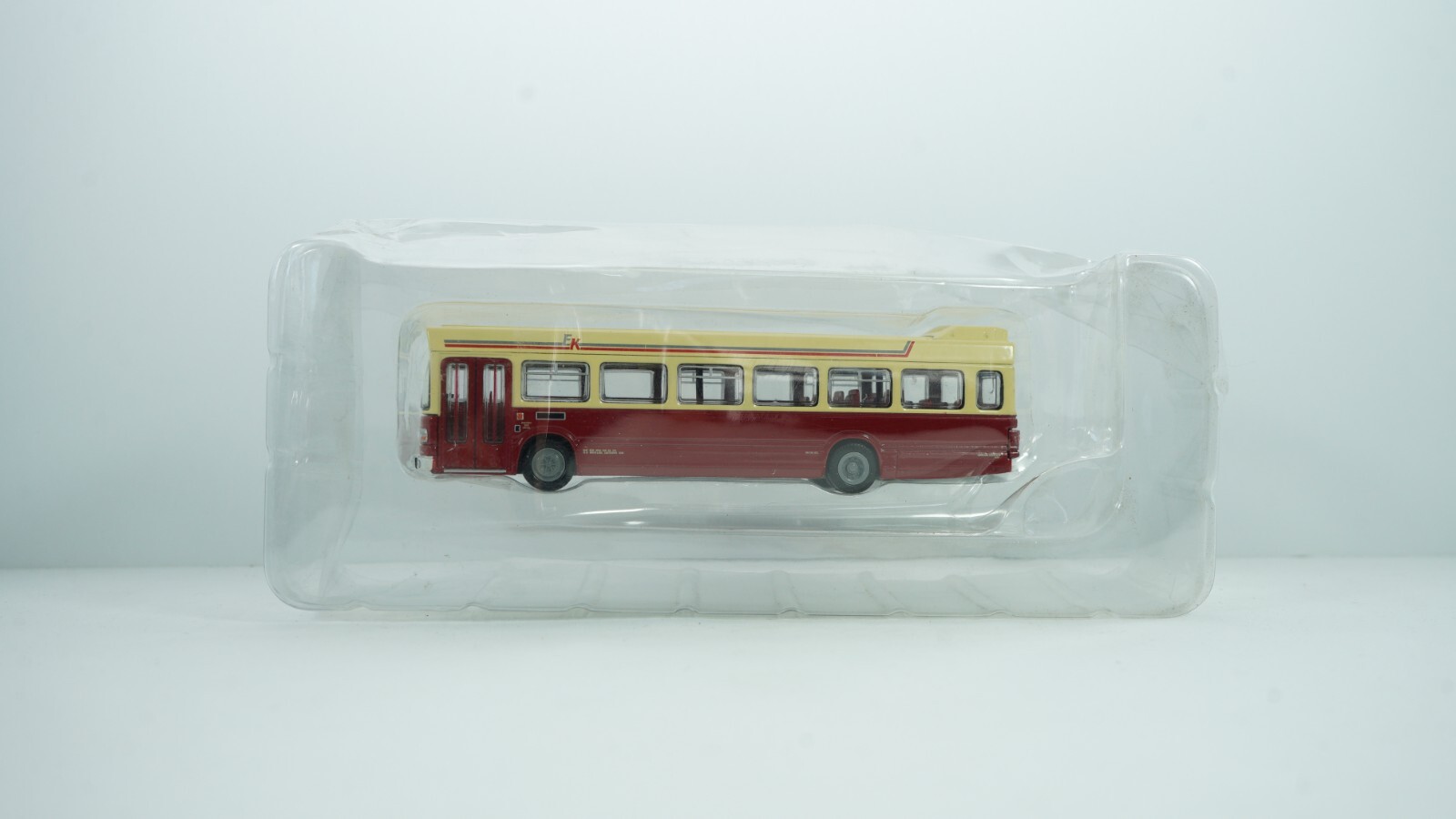 EFE Gilbow 1/76 Scale Leyland National East Kent EK Dover Bus No Box B12