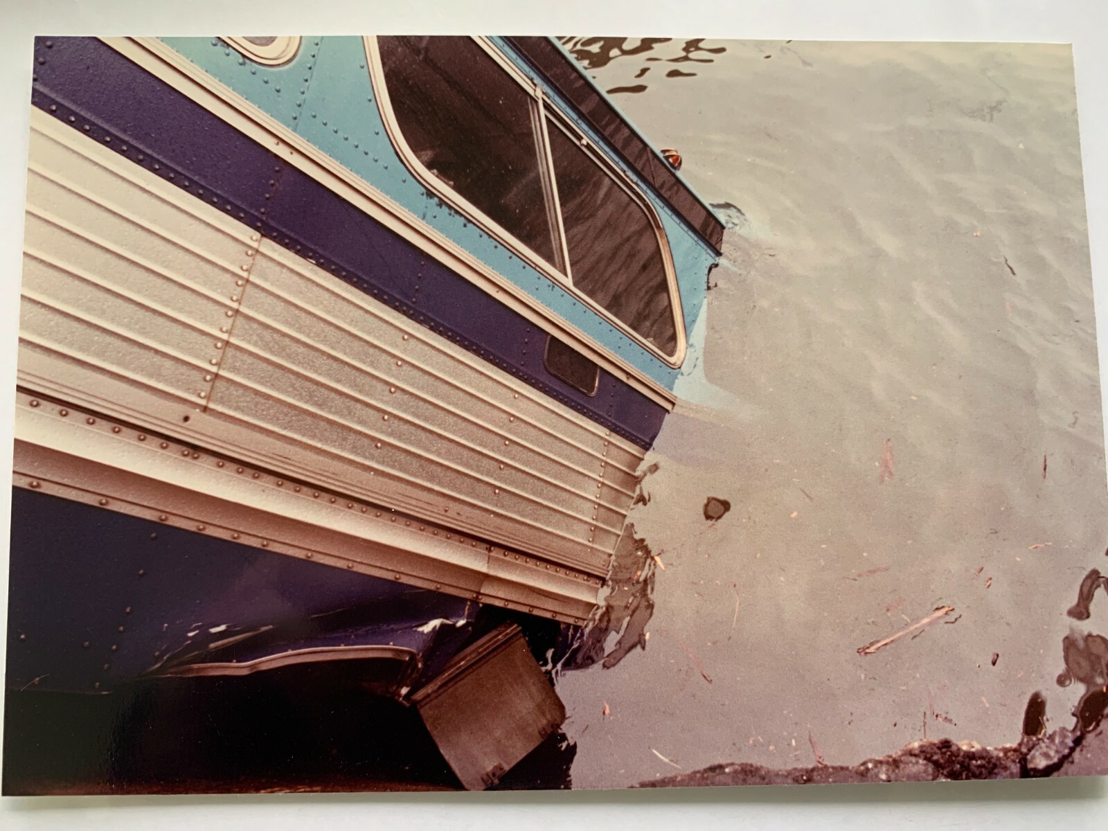 6×4 NY NYC TRANSIT BUS SWIMMING IN WATER PHOTOGRAPH EDGEWATER PIER COLLAPSE 1983