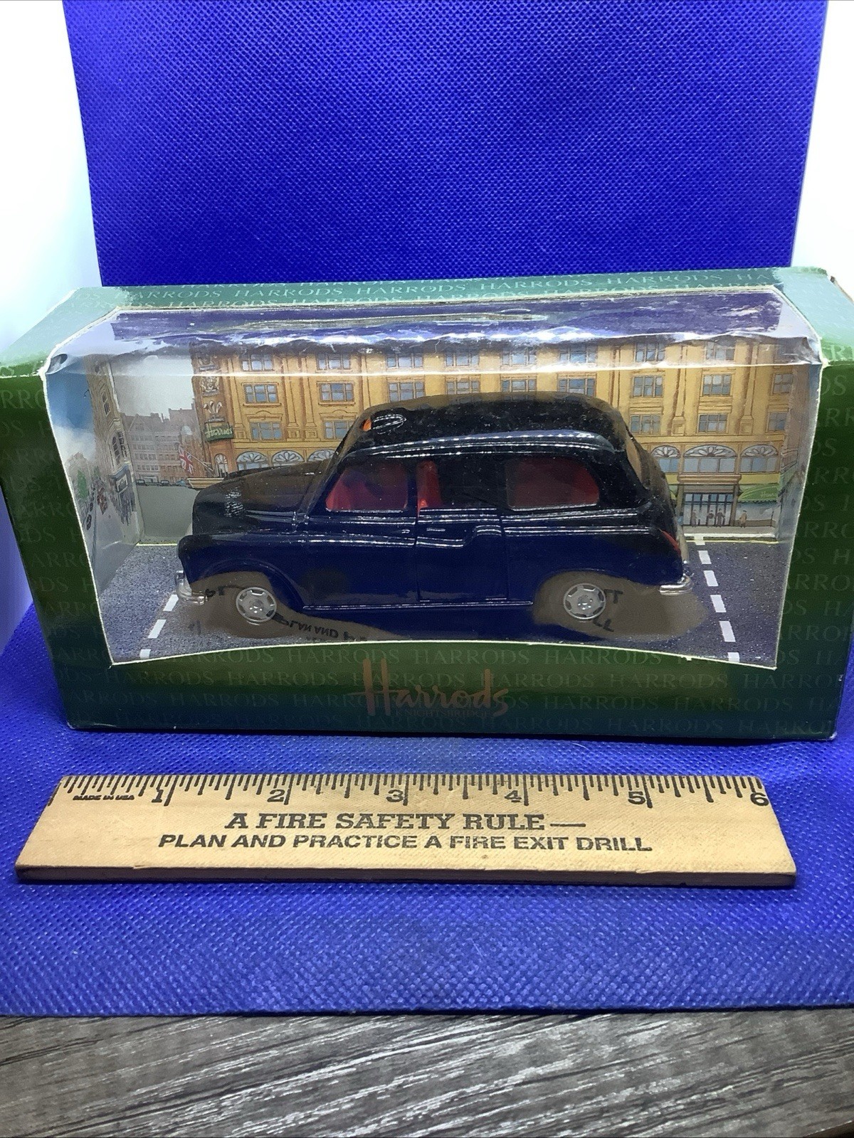 Harrods Knightsbridge – The Black Taxi