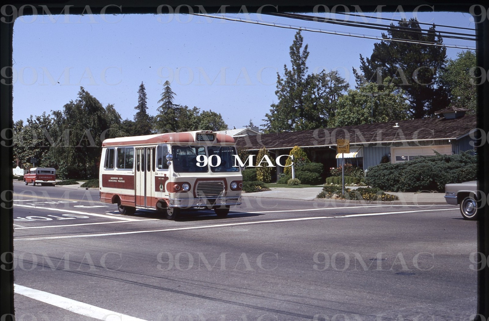 REDWOOD CITY TRANSIT. MiniBus #402. Redwood City (CA). Original Slide 1972. (C)
