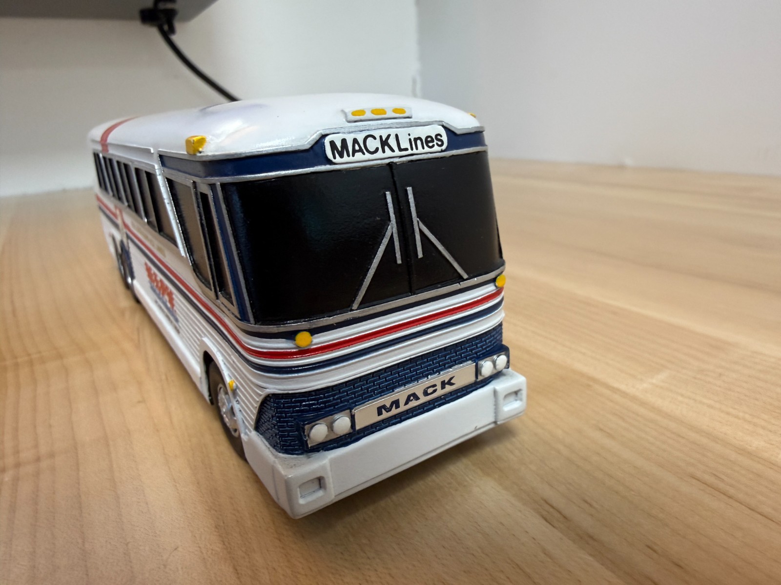 Mack MV-620D “Bulldog Surface Lines” – Robert Garrett custom model bus
