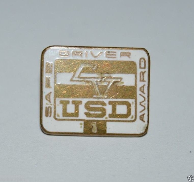 Vintage CV USD 1 Year Safe School Bus Driver Pinback School District Award RARE