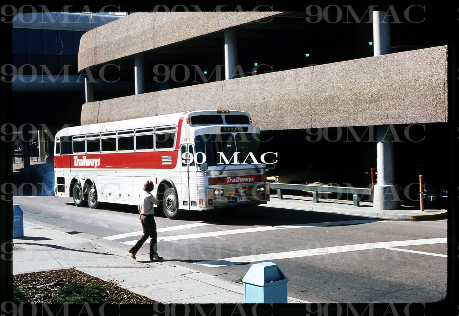 TRAILWAYS. EAGLE BUS #18510. Original Slide 1981.