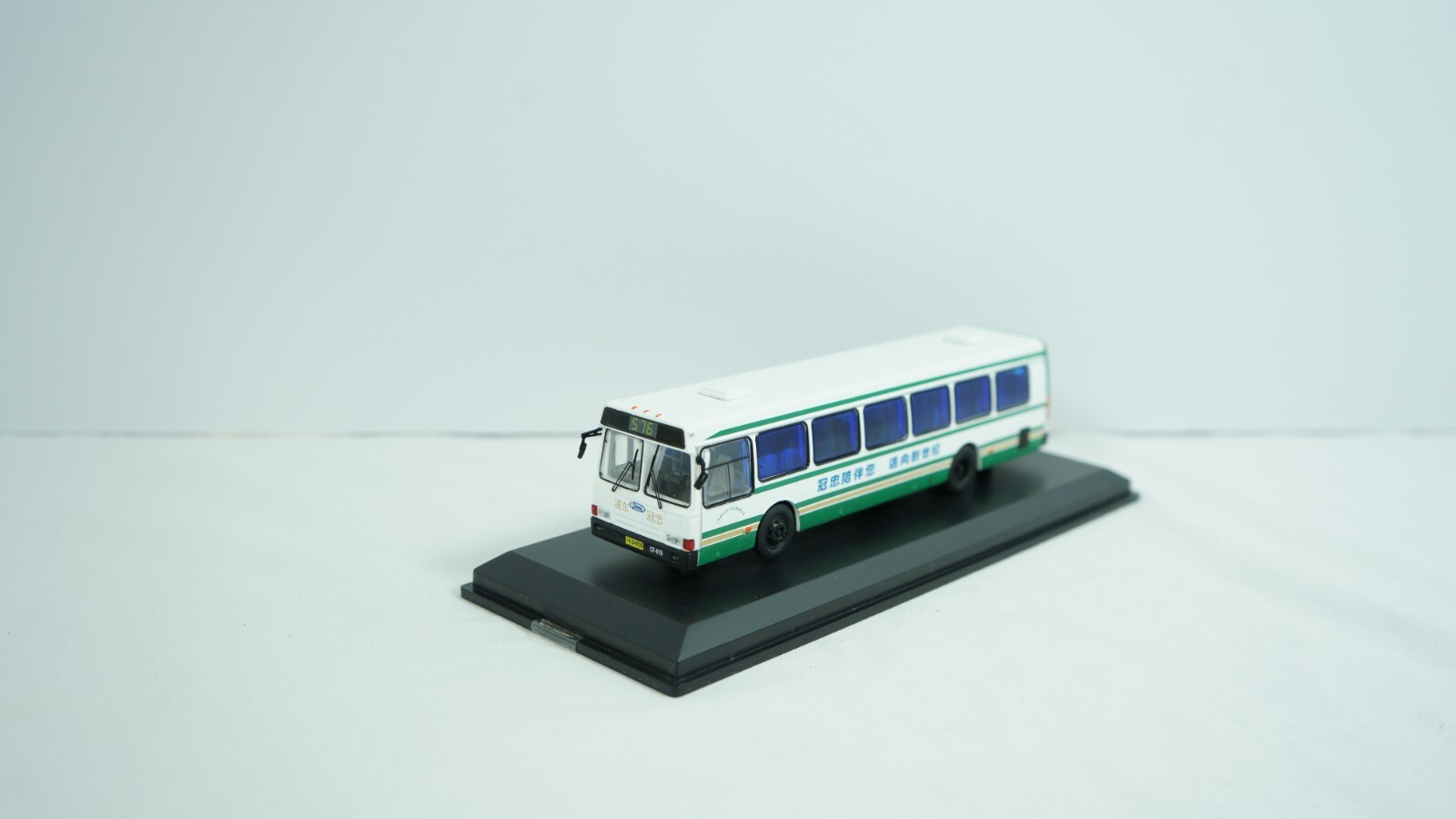 Flexible 52Bus Model 1/76 Diecast China Metro Bus Item CFC6110GD HO7
