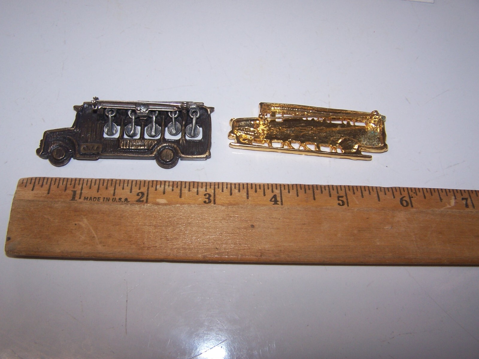 2 SCHOOL BUS Pins – Brooches