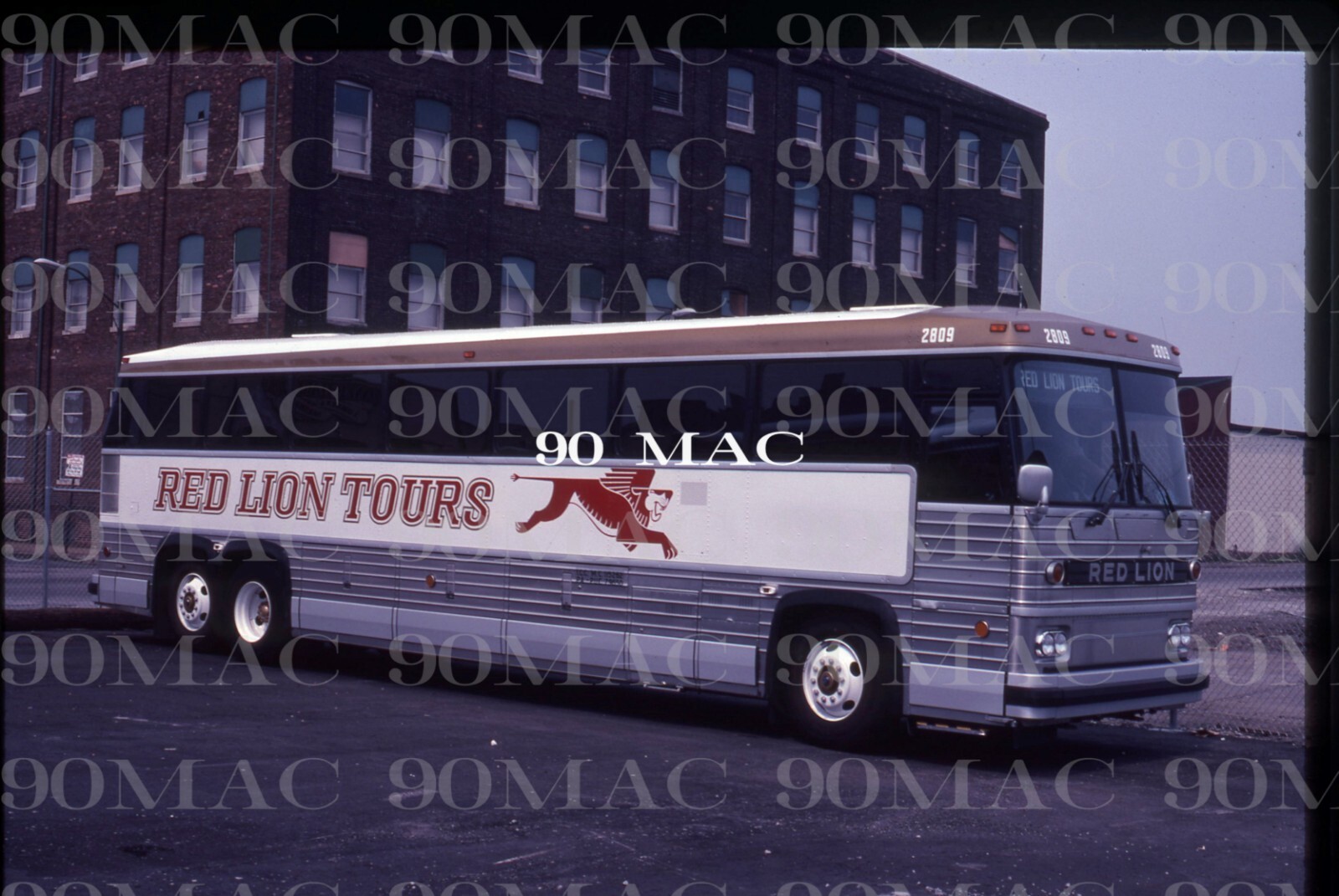 RED LION TOURS. MCI COACH #2809. Baltimore (MD). Original Slide 1982.