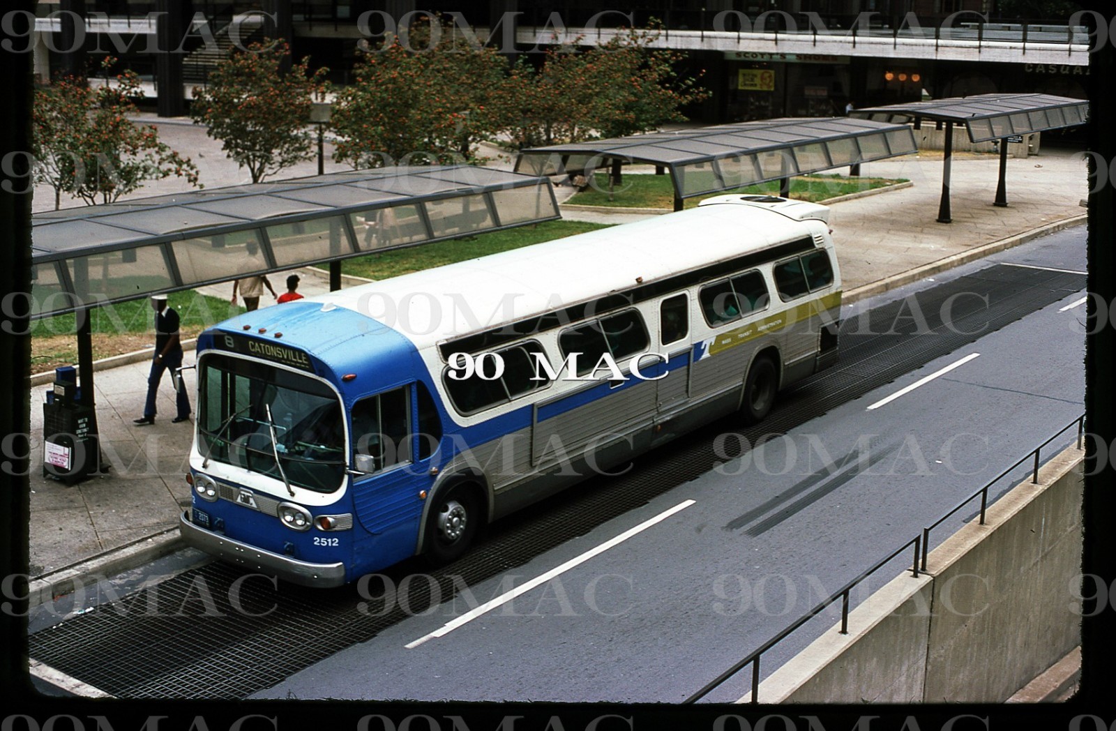 BALTIMORE MTA. GM COACH BUS #2512. Baltimore (MD). Original Slide 1974.
